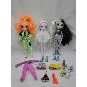 Lot Of 3 Rainbow High Dolls Outfits And Acessories